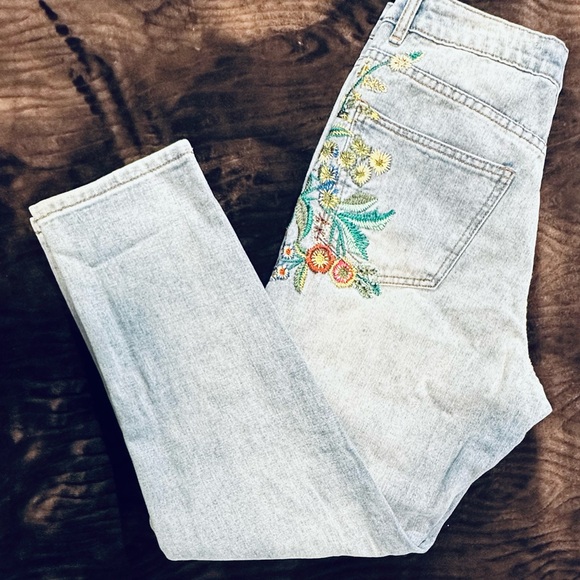 New Brave Soul Jeans with Floral Embroidery detail - Picture 8 of 9